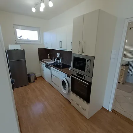Varnegyed Apartment *