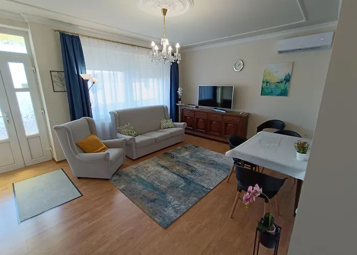 Varnegyed Апартаменты